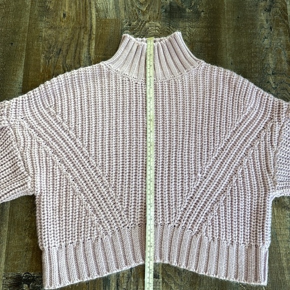 Mavi | Knit Lavender Cropped  Sweater - Picture 9 of 10